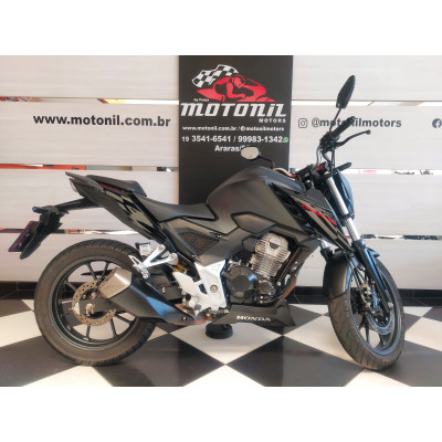 HONDA CB300 F TWSITER PRETA  2023