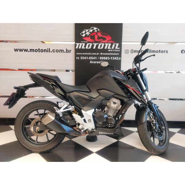 HONDA CB300 F TWSITER PRETA  2023