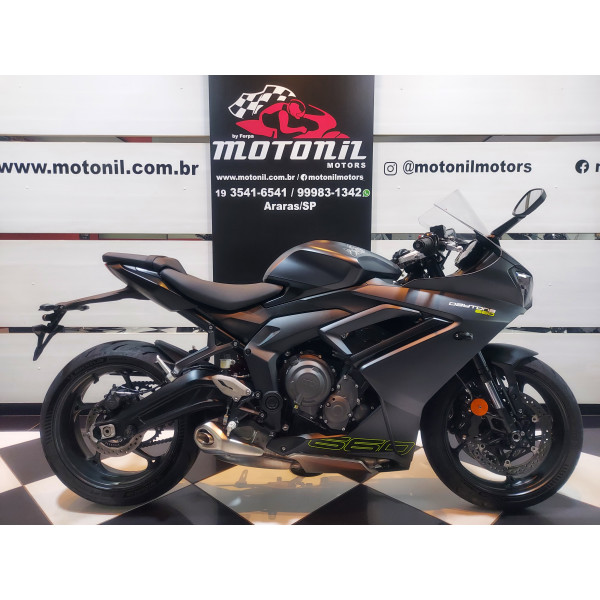 TRIUMPH DAYTONA 660 PRETA FOSCA 2025